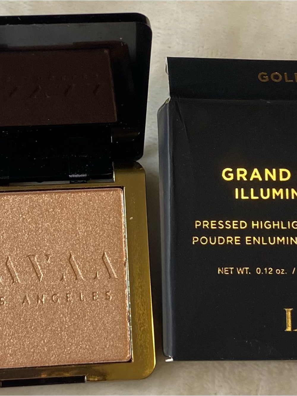 LAVAA Grand Glow IllLAVAA Grand Glow Illuminator Pressed Highlighter Powder Gold